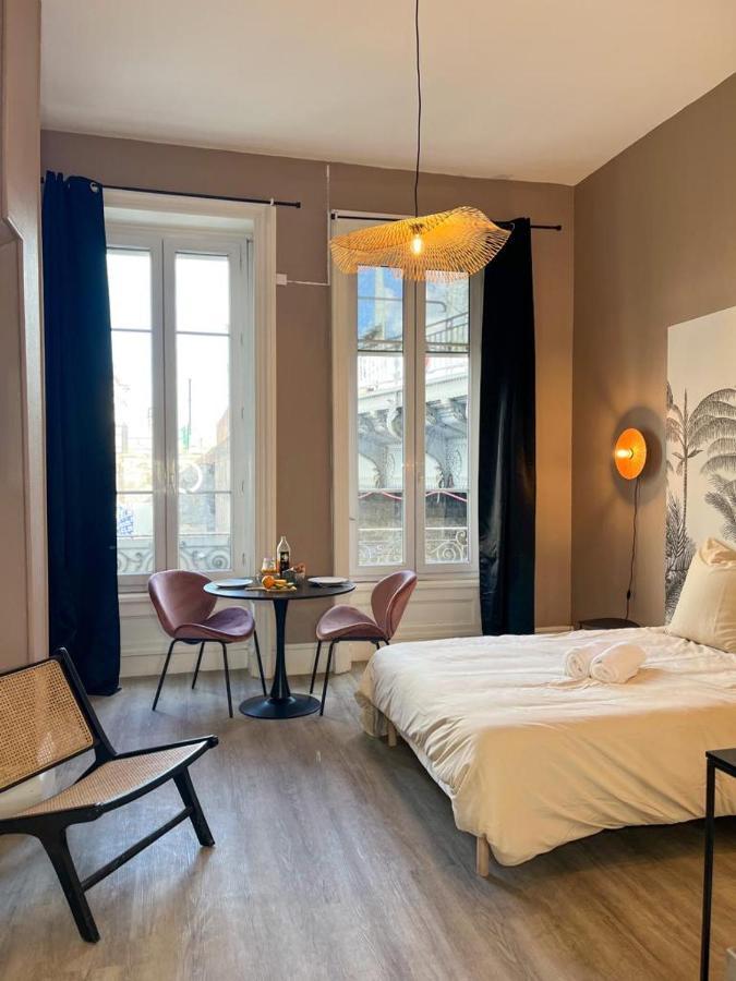Suite Petra Lyon Luaran gambar